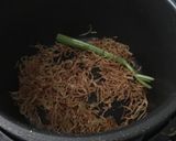 Foto del paso 1 de la receta: Arroz con Fideos y Guisantes en Aceite de Bacon