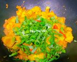 Hình bước làm 4 của món Thịt ba chỉ kho củ nghệ và lá nghệ