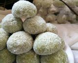 Foto langkah ke 4 dari resep Snow Balls Cheesse Pandan Cookies.