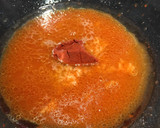 Foto del paso 3 de la receta: Pollo con salsa de achiote, puré de papa con zanahoria y repollo