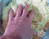 Foto del paso 11 de la receta: Mantecados planos caseros de limón, canela y agua de rosas