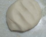 A picture of step 2 of Nuty and Chocolaty Rice roti wrap.