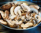 A picture of step 1 of Cream of mushrooms with asparagus.