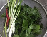 Hình bước làm 2 của món Canh chua gà lá giang