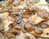Foto del paso 3 de la receta: Pavo con salsa de champiñones y roquefort
