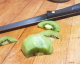Foto del paso 3 de la receta: Merienda saludable de yogur de oveja con chía y kiwi 🥝