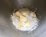 Une image de l'étape 2 de Pâte brisée au lait et fleur d'oranger.