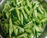 小黃瓜炒金針豆芽的食譜步驟1照片