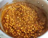 A picture of step 5 of White peas masala curry.