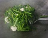 รูปขั้นตอนการทำที่ 1 ของ ผักบุ้งไก่พริกแดง