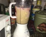 A picture of step 1 of Banana, strawberry smoothie🍧.