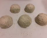 Foto del passaggio 4 della ricetta Polpette al forno ricotta e spinaci, con ricotta dura