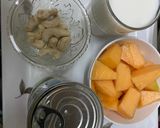 A picture of step 1 of Musk melon punch.