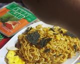 Foto langkah ke 2 dari resep Mie Goreng Keju tabur Nori.