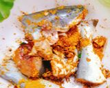 Hình bước làm 1 của món Cá lăng kho chuối xanh
