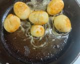 A picture of step 2 of Egg potato curry.