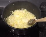 Une image de l'étape 1 de Soupe à l’oignon.