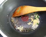 A picture of step 2 of Samak fry rice.