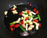 A picture of step 3 of Tomato Three Cup Chicken.
