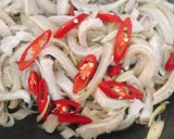 Hình bước làm 3 của món Sách Bò Xào Sả Ớt