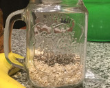 Foto del paso 1 de la receta: Desayuno para llevar de frutilla y bananas. Overnight oats!