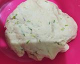 Foto langkah ke 3 dari resep Kue bawang ala Mama Fuji.