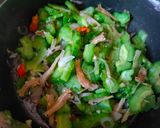 Foto langkah ke 4 dari resep Tumis pare.