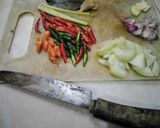 Foto langkah ke 2 dari resep Tumis Ayam Tepung Pedas.