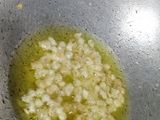 डिंक उडीद लाडू (dink urid laddu recipe in marathi)