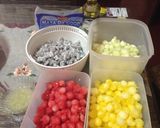 Foto langkah ke 1 dari resep Simple Fruit Cocktail.