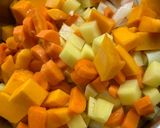 Foto del paso 2 de la receta: Crema de calabaza y zanahoria con crujiente de cebolla