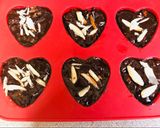 A picture of step 3 of Almond mini heart chocolate.