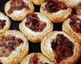 Áfonyalekváros túrós lepényke - édes recept fázis 3 fotója