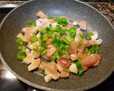 Foto del paso 2 de la receta: Wraps de pollo y cerdo