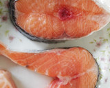 Foto del paso 1 de la receta: Salmón con miel 🍯 y sésamo