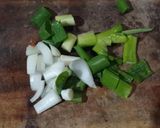 Foto langkah ke 1 dari resep Tumis terong daun bawang.