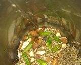 A picture of step 2 of Hari Mircho ka Salan.