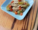 Foto langkah ke 5 dari resep Tumis Ikan Asin dan Tomat Hijau.