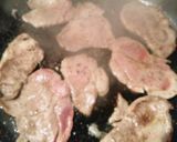Foto del paso 4 de la receta: Chuletas de cerdo con salsa de champiñones