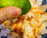 Hình bước làm 1 của món Taco thịt bò và taco tôm cá với salsa xoài