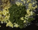 Foto langkah ke 3 dari resep Nasi Goreng Cabai Ijo Ikan Asin.