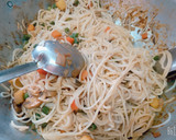 மஷ்ரூம் ஹக்கா நூடுல்ஸ் (Mushroom hakka noodles recipe in tamil) ரெசிபி ஸ்டேப் 4 புகைப்படம்