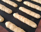Foto del paso 3 de la receta Eclairs sin Gluten Rellenas de Crema Pastelera y Coulis de Fresas con Cobertura de Chocolate