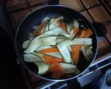 Foto del paso 5 de la receta: Medallones de cerdo albardados con reducción de PX y guarnición de calabacín con salsa holandesa