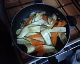 Foto del paso 5 de la receta: Medallones de cerdo albardados con reducción de PX y guarnición de calabacín con salsa holandesa