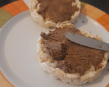 Foto del paso 1 de la receta: Alfajor de galletas de arroz bañado y relleno de Nutella