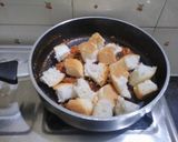 A picture of step 2 of Masala pav.