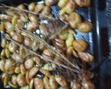 Foto del paso 5 de la receta: Papines al horno con Oliva y romero