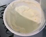 Une image de l'étape 4 de Tourte au porc, petits pois, crème et feta.