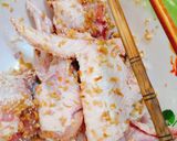 Hình bước làm 1 của món Cánh gà rim sả